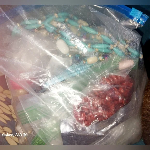Selling a large bag of necklace.Lots of vintage to CHOOSESilver, turquoiseETC
